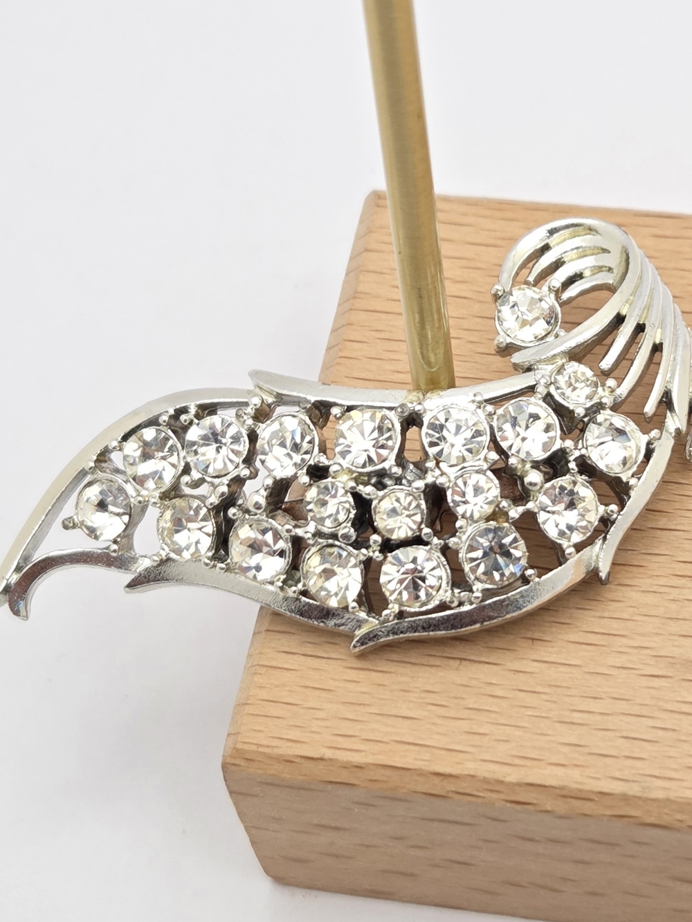 Vintage Silver Tone Rhinestone Feather Pin Brooch Curved Leaf Statement